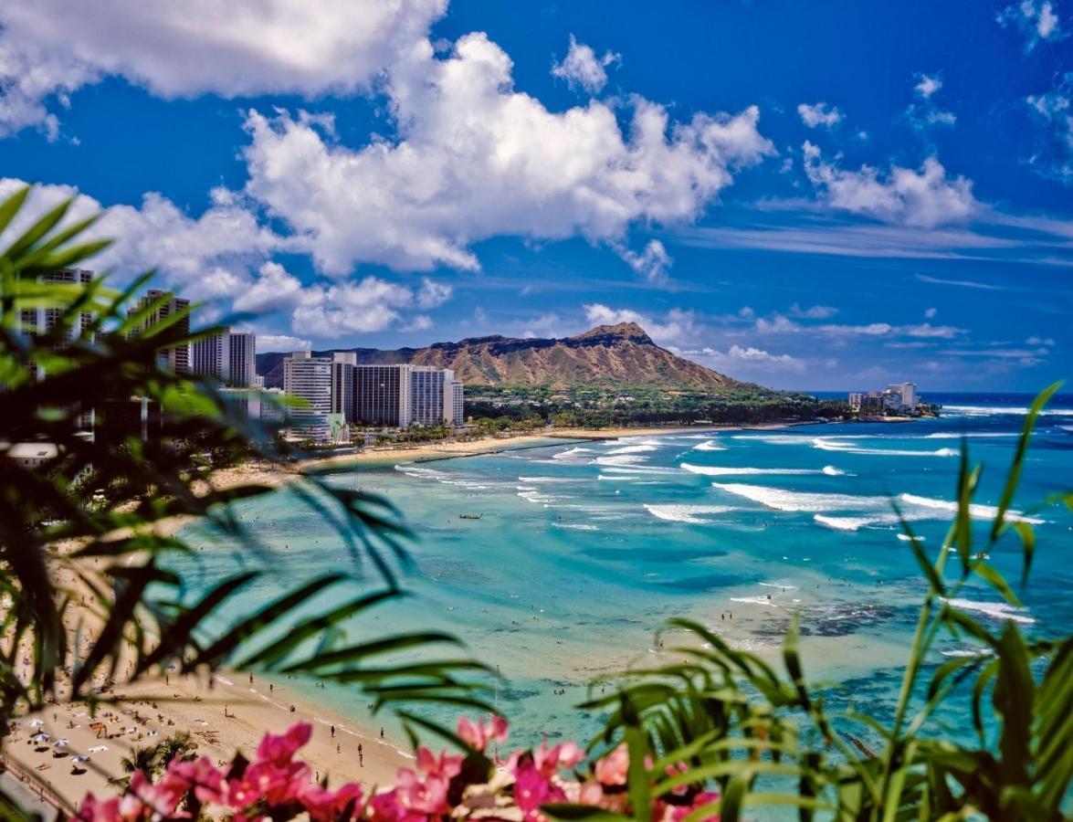 هونولولو Aloha Vibes Await! Stylish Condo At Aloha Surf - Mountain And City Views المظهر الخارجي الصورة