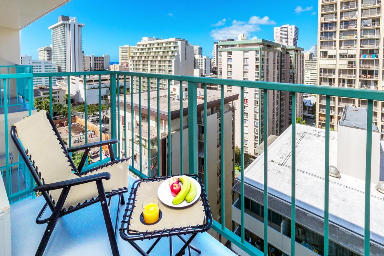 هونولولو Aloha Vibes Await! Stylish Condo At Aloha Surf - Mountain And City Views المظهر الخارجي الصورة