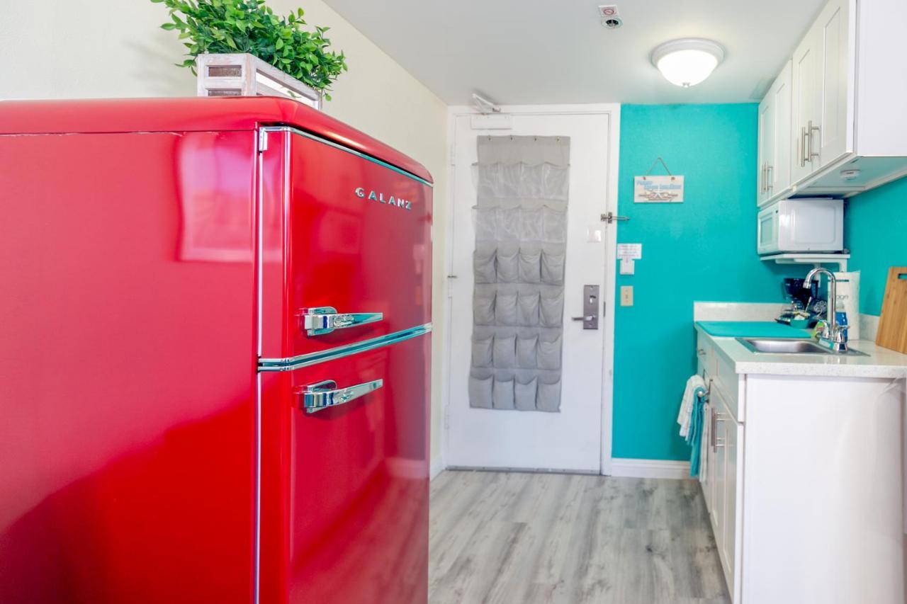 هونولولو Aloha Vibes Await! Stylish Condo At Aloha Surf - Mountain And City Views المظهر الخارجي الصورة