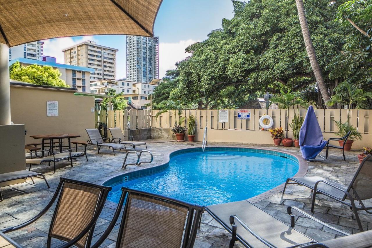 هونولولو Aloha Vibes Await! Stylish Condo At Aloha Surf - Mountain And City Views المظهر الخارجي الصورة