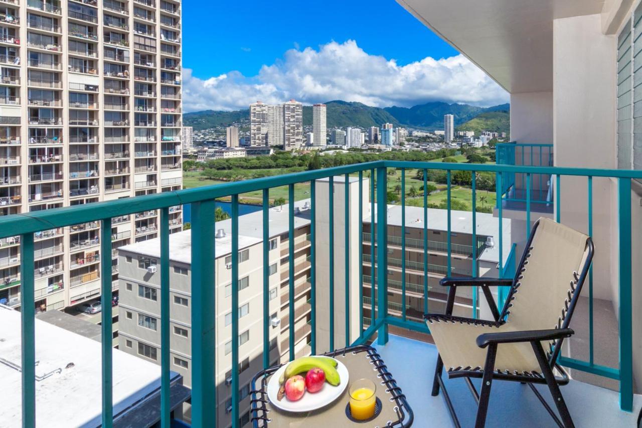 هونولولو Aloha Vibes Await! Stylish Condo At Aloha Surf - Mountain And City Views المظهر الخارجي الصورة