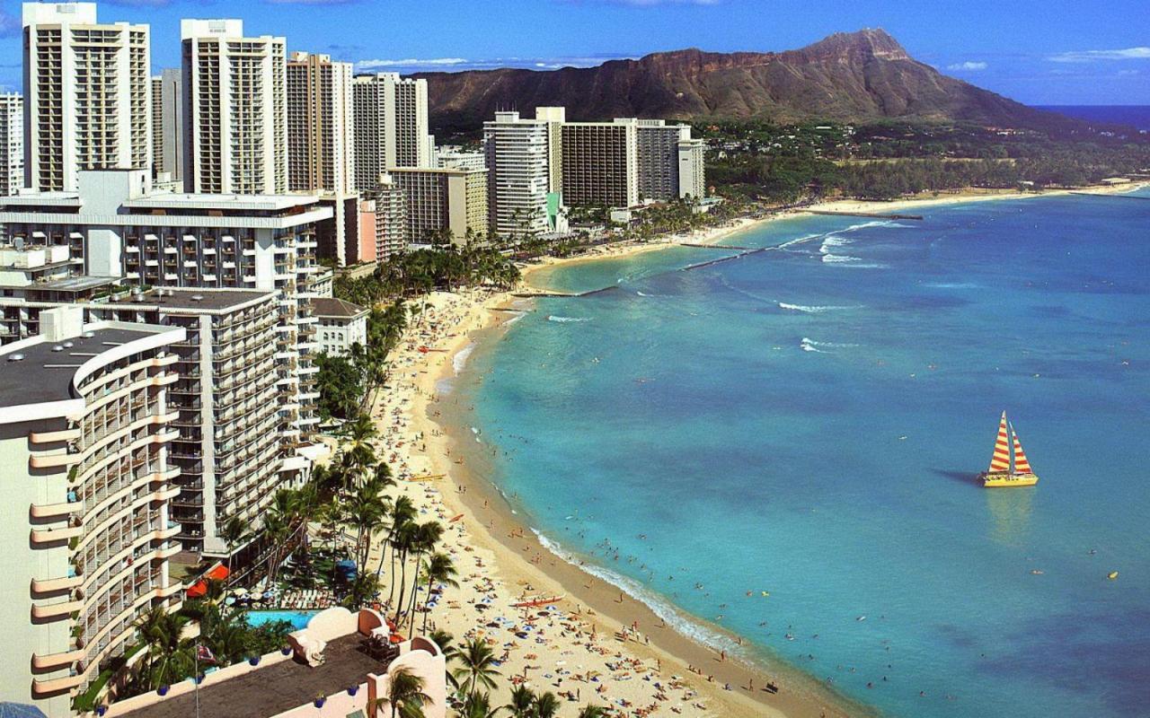 هونولولو Aloha Vibes Await! Stylish Condo At Aloha Surf - Mountain And City Views المظهر الخارجي الصورة
