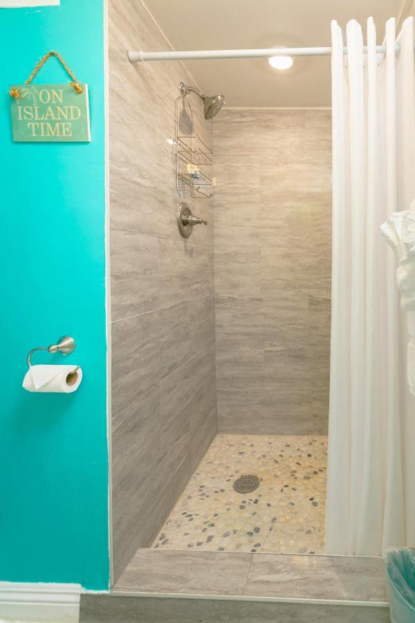 هونولولو Aloha Vibes Await! Stylish Condo At Aloha Surf - Mountain And City Views المظهر الخارجي الصورة