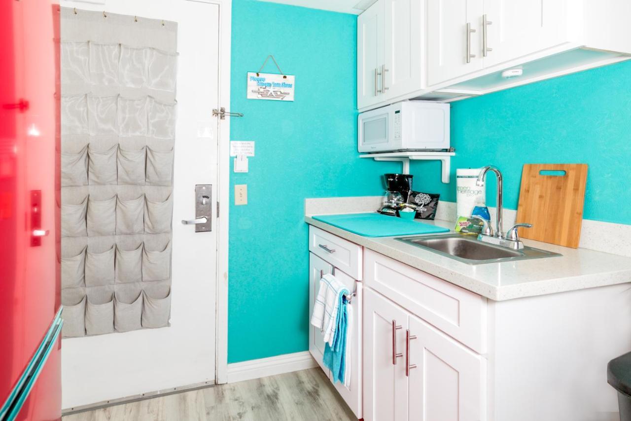 هونولولو Aloha Vibes Await! Stylish Condo At Aloha Surf - Mountain And City Views المظهر الخارجي الصورة